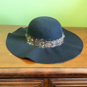 Hat, worn once. One size.